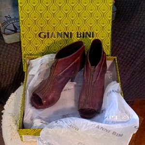 Gianni Bini Zip leather open toed booties ❤️❤️❤️
